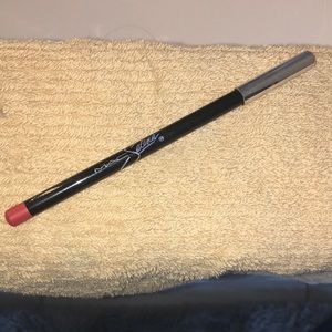 “Selenaville” lip pencil